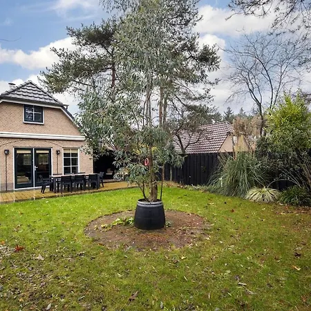 Holiday home Welkom In Ons Huisje In Het Bos Met Prive Sauna Lunteren